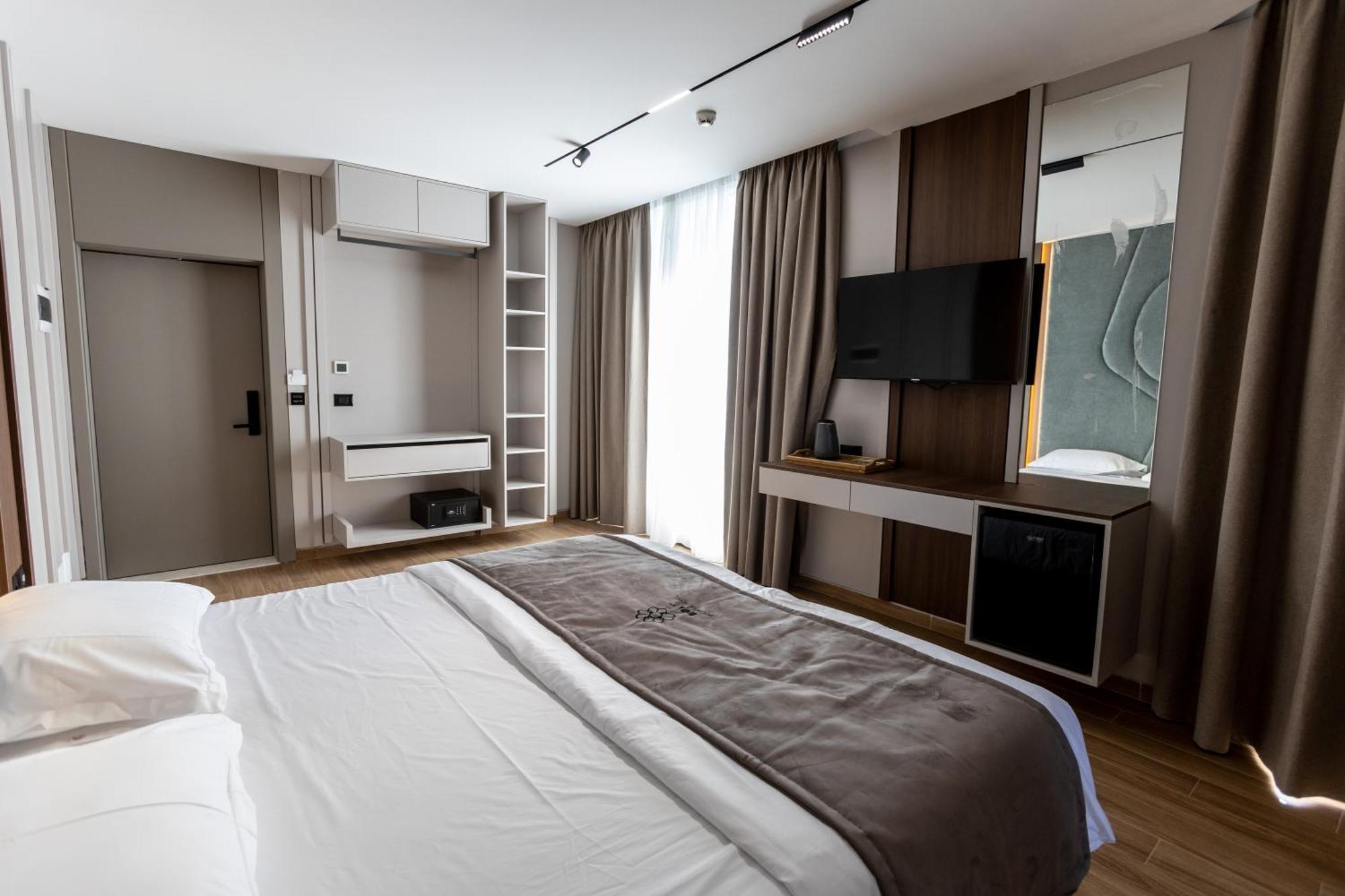 Bolt Boutique Hotel Lezhë Extérieur photo