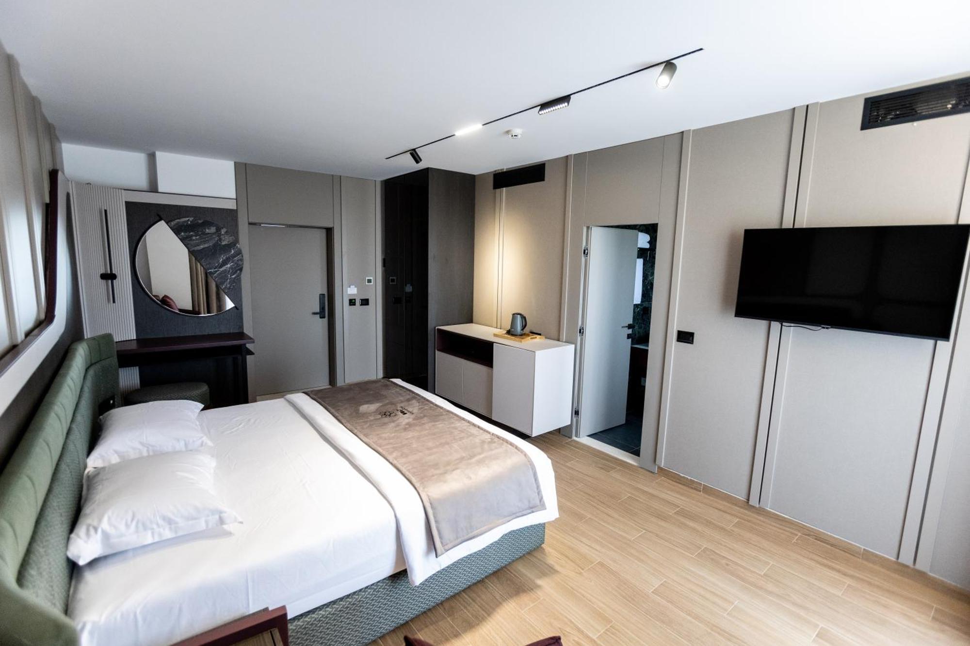 Bolt Boutique Hotel Lezhë Extérieur photo