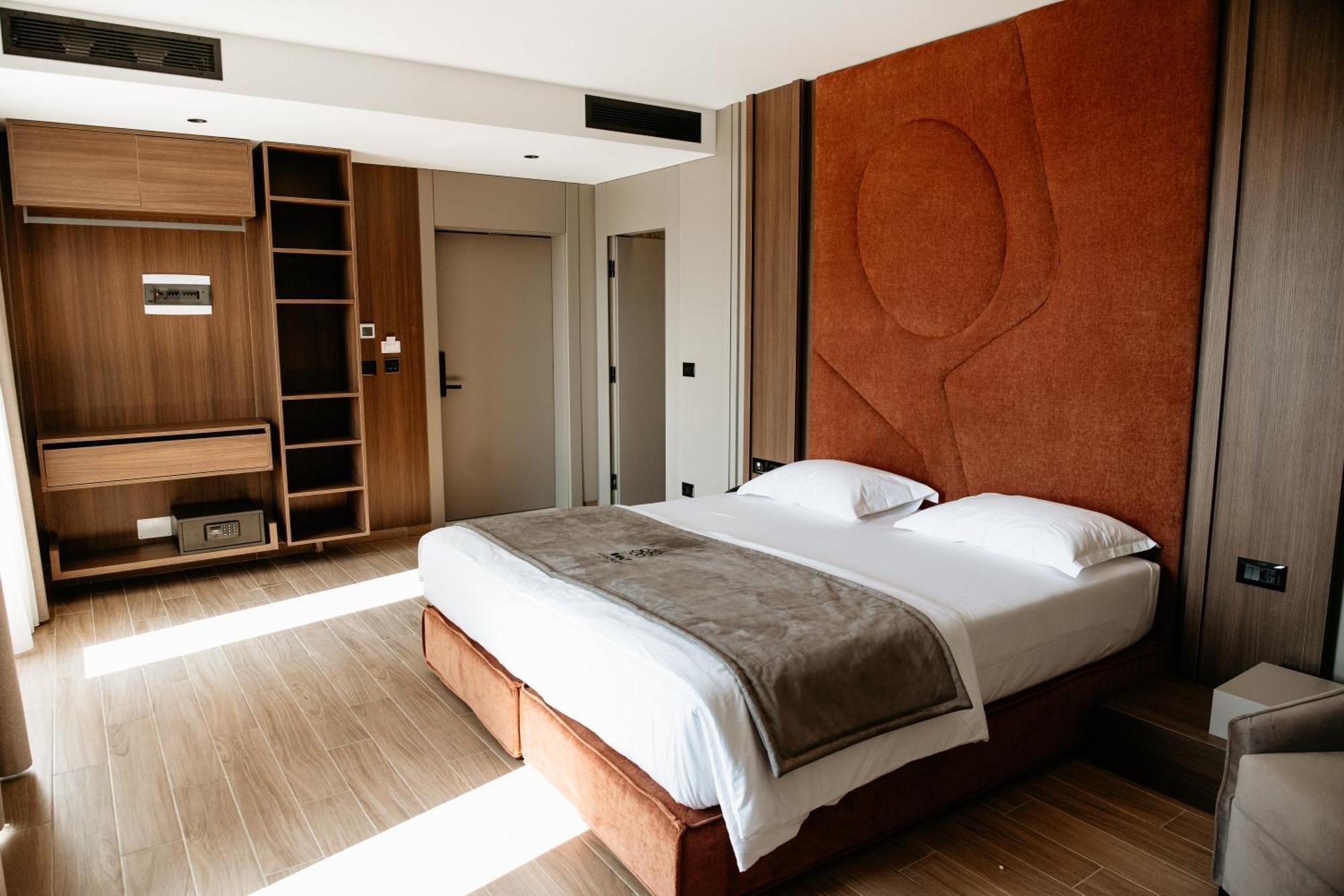Bolt Boutique Hotel Lezhë Extérieur photo