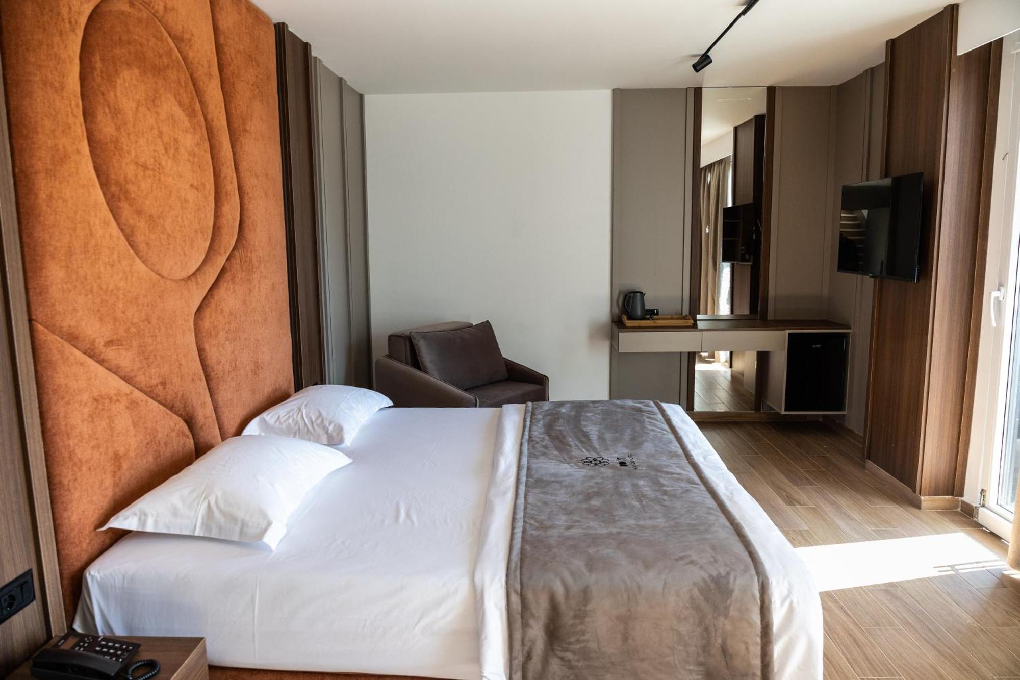 Bolt Boutique Hotel Lezhë Extérieur photo