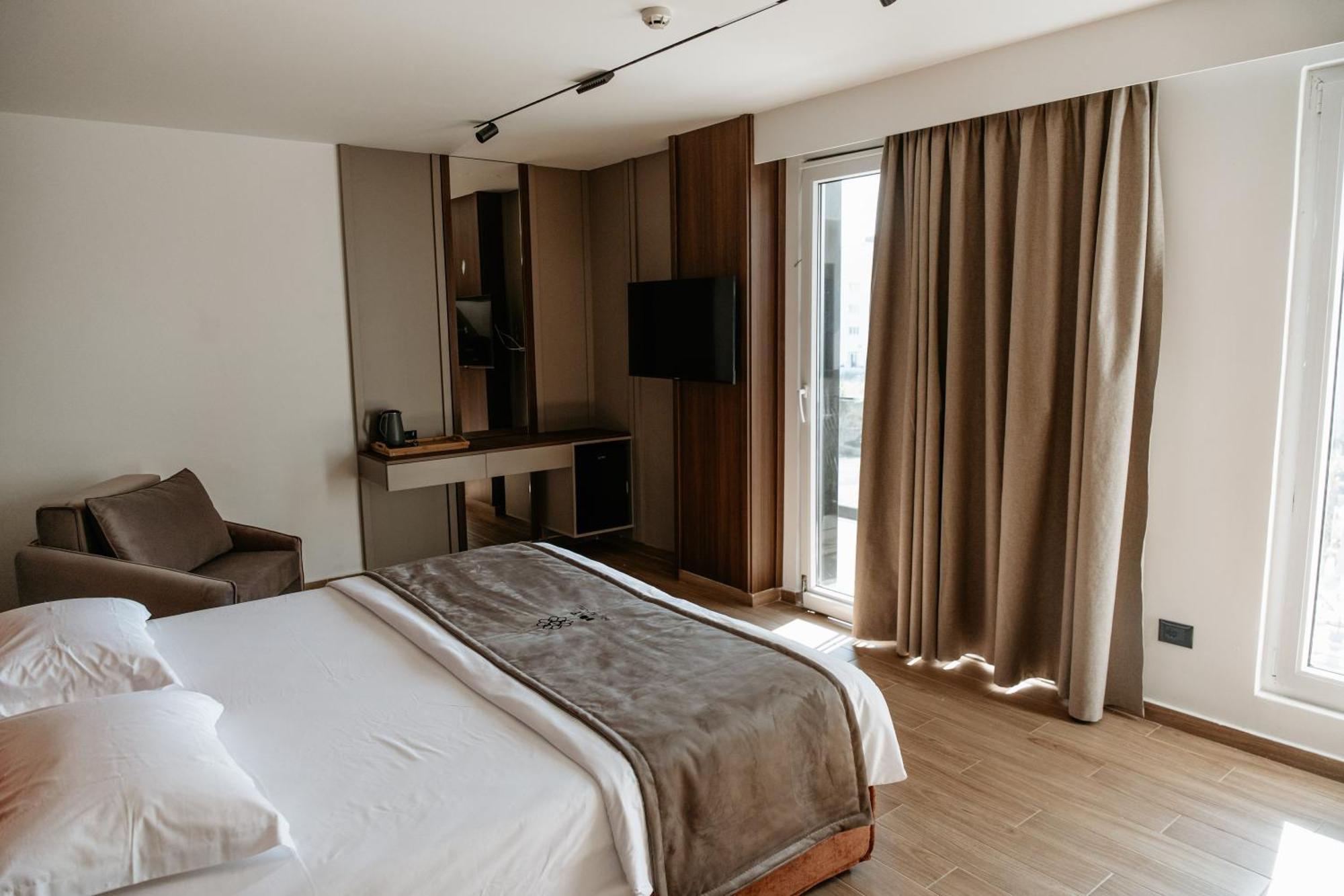 Bolt Boutique Hotel Lezhë Extérieur photo