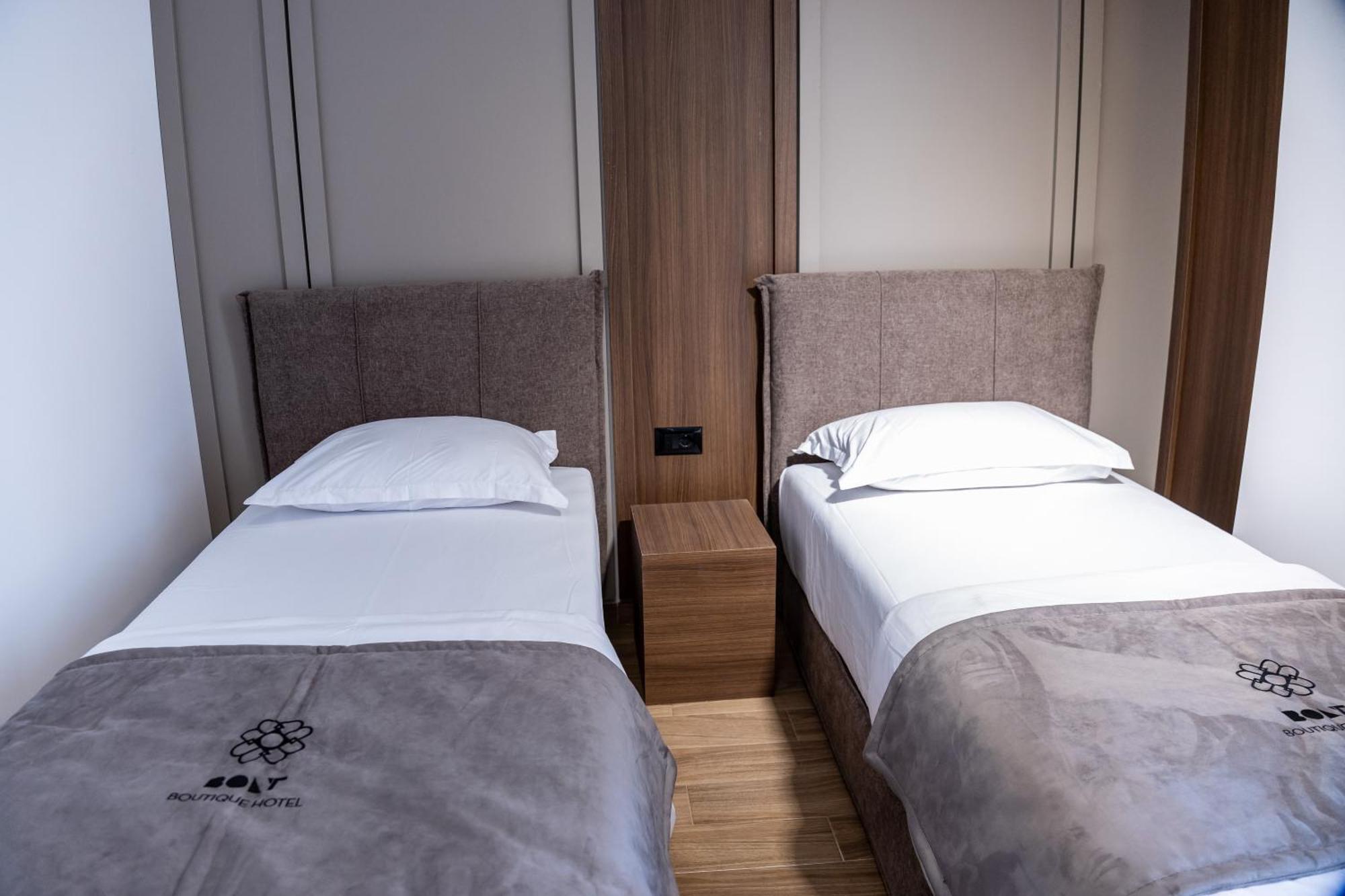 Bolt Boutique Hotel Lezhë Extérieur photo